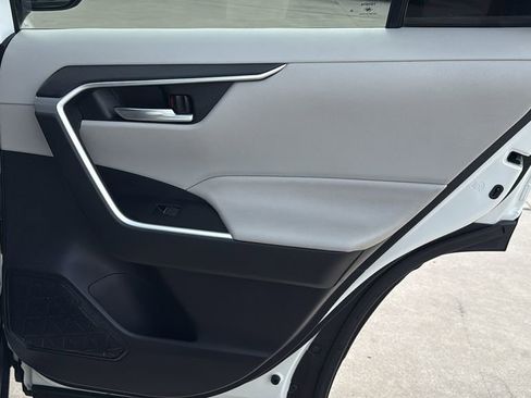 Used 2023 Toyota RAV4 XLE image 31