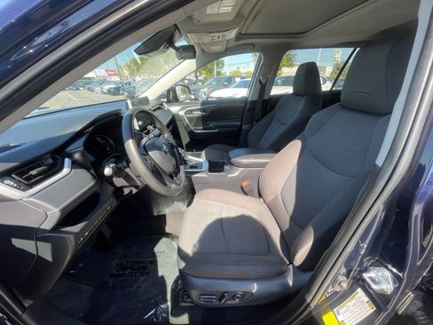 Used 2025 Toyota RAV4 XLE w/ Convenience Package image 29