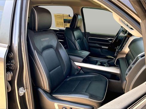 Used 2022 RAM 1500 Laramie AWD/4WD image 9