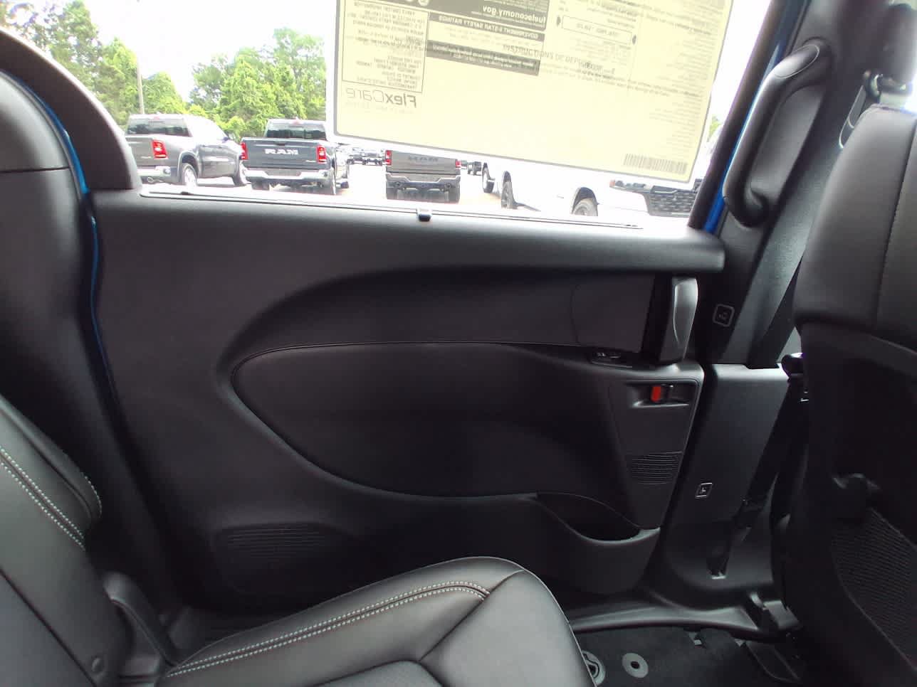 New 2027 Chrysler Pacifica Select AWD/4WD image 12