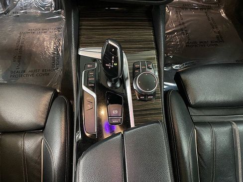 Used 2019 BMW 530e w/ Convenience Package image 21
