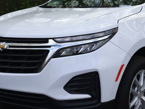 Used 2024 Chevrolet Equinox LS w/ LS Convenience Package image 3