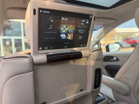 Used 2020 Chrysler Pacifica Limited w/ Advanced Safetytec Group image 22