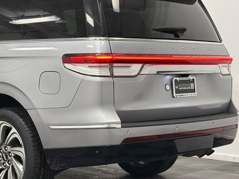 Certified 2023 Lincoln Navigator Reserve image 7