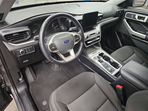 Used 2022 Ford Explorer XLT image 16