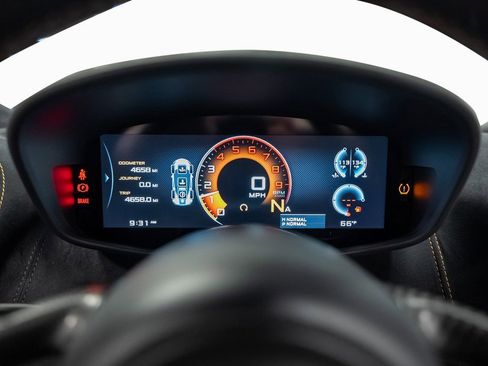 Used 2018 McLaren 570S Spider image 40