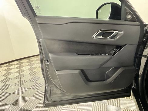 Used 2025 Land Rover Range Rover Velar Dynamic SE image 18