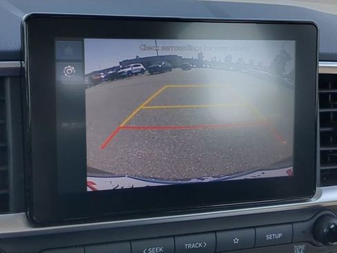 Used 2025 Hyundai Venue SEL FWD image 19