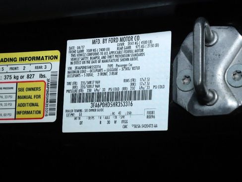 Used 2017 Ford Fusion SE w/ Fusion SE Technology Package image 19