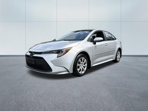 Used 2025 Toyota Corolla LE FWD image 2