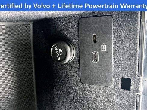 Certified 2025 Volvo XC90 B6 Plus image 33