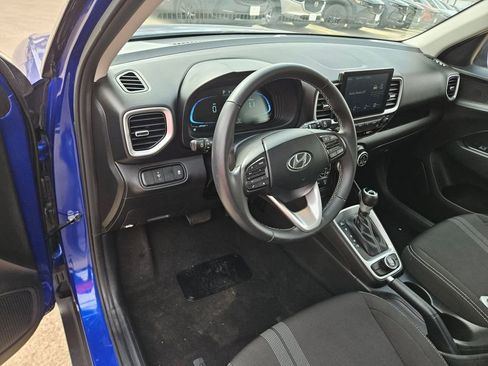 Used 2025 Hyundai Venue SEL image 13