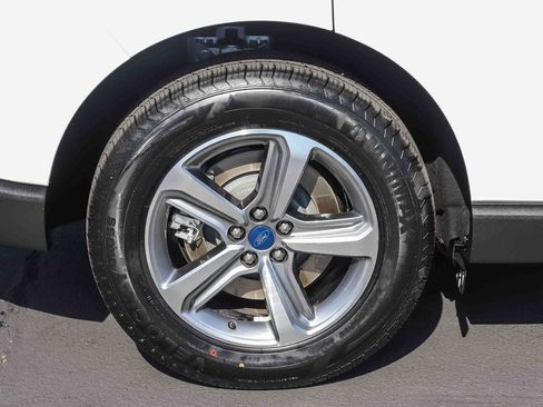 Used 2022 Ford Edge SEL w/ Convenience Package AWD/4WD image 9