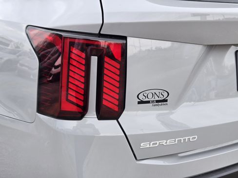 New 2026 Kia Sorento SX image 9