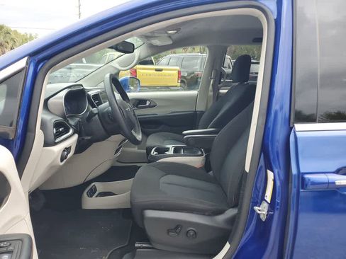 Used 2020 Chrysler Pacifica Touring w/ Tire & Wheel Group image 20