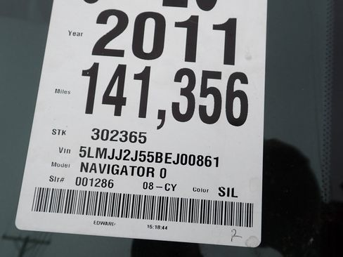Used 2011 Lincoln Navigator 4WD image 33