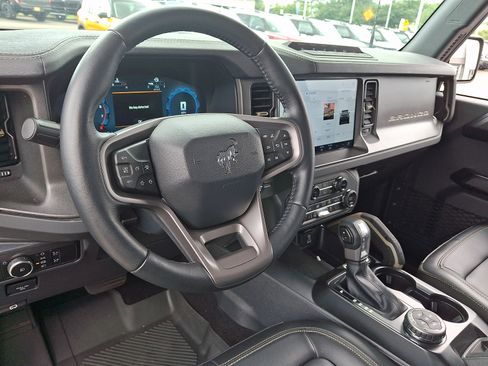 Certified 2025 Ford Bronco Badlands AWD/4WD image 14
