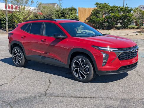 New 2026 Chevrolet Trax RS w/ Sunroof Package FWD image 2
