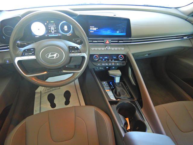 Used 2025 Hyundai Elantra SEL FWD image 2