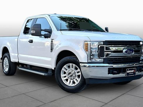 Used 2019 Ford F250 XL w/ STX Appearance Package RWD image 3
