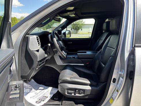 Used 2024 Toyota Tundra Platinum AWD/4WD image 12