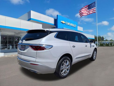Used 2023 Buick Enclave Essence w/ Experience Buick Package FWD image 4