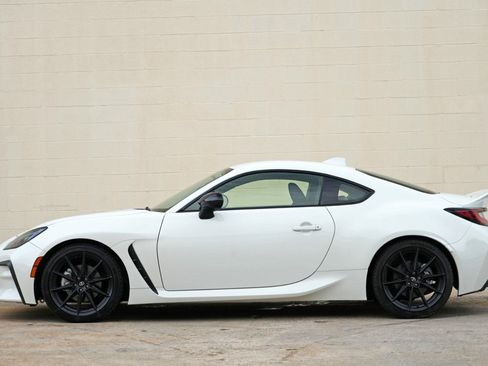 Used 2023 Toyota GR86 Premium w/ ALL Weather Mat Package (TMS) RWD image 8
