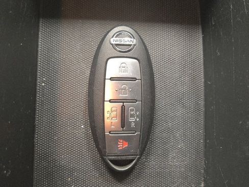 Used 2017 Nissan Quest SV image 32