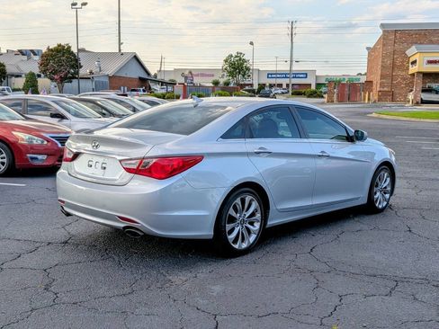 Used 2011 Hyundai Sonata SE w/ Navigation & Sunroof Pkg 4 FWD image 6