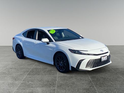 Used 2025 Toyota Camry SE FWD image 7