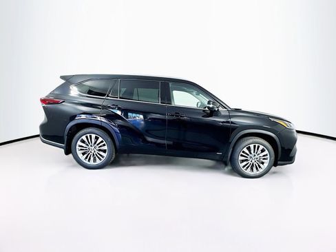 New 2026 Toyota Highlander Platinum image 10
