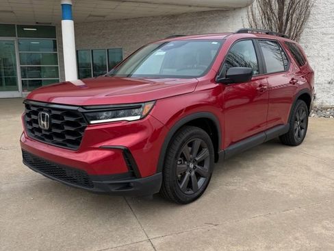 Certified 2025 Honda Pilot Sport image 1