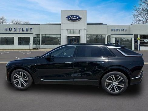 Used 2024 Cadillac Lyriq Luxury AWD/4WD image 6
