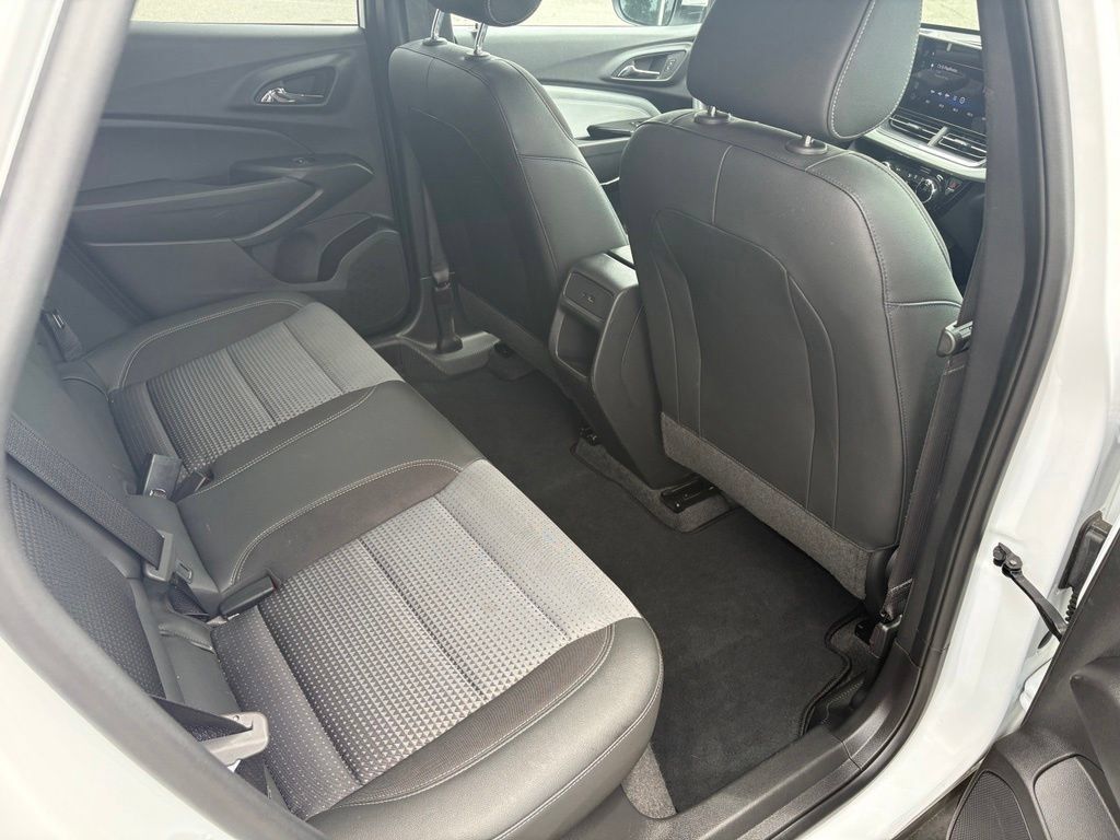 Used 2025 Chevrolet Trax LT FWD image 20