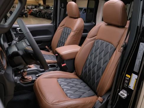 Used 2024 Jeep Wrangler Unlimited Sport AWD/4WD image 16