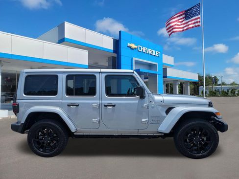 Used 2024 Jeep Wrangler Unlimited Sahara AWD/4WD image 2