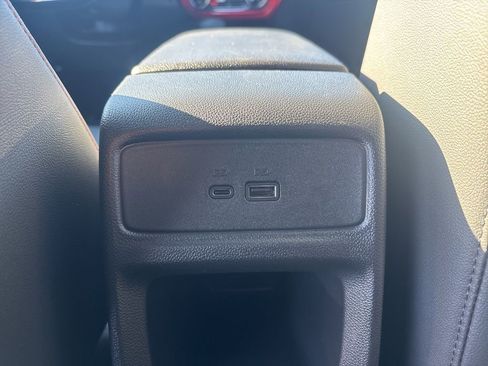 Used 2025 Chevrolet Trax RS w/ Sunroof Package image 35