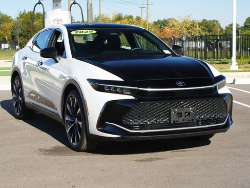 Used 2025 Toyota Crown Platinum image 2