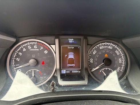 Used 2023 Toyota Tacoma TRD Off-Road w/ Advanced Technology Package AWD/4WD image 7