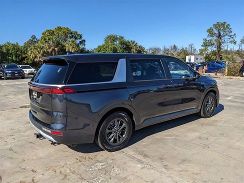 Certified 2022 Kia Carnival LX image 9