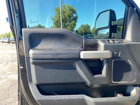 Used 2022 Ford F250 Lariat w/ Black Appearance Package AWD/4WD image 13