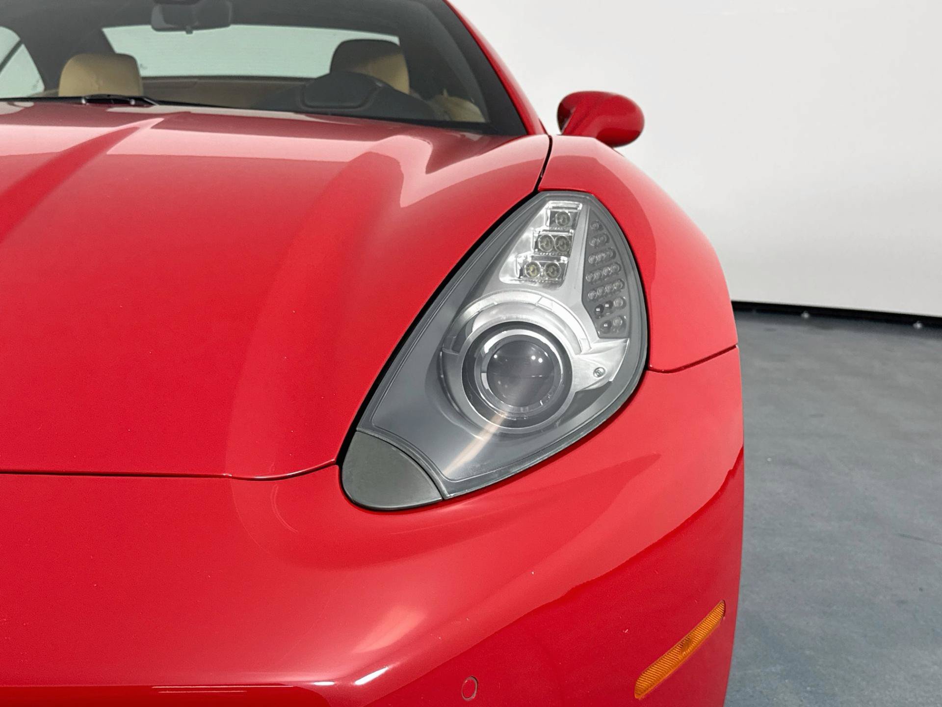 Used 2010 Ferrari California RWD image 72