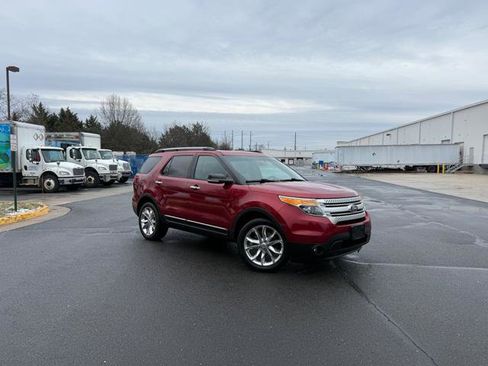 Used 2015 Ford Explorer XLT w/ Equipment Group 202B image 2