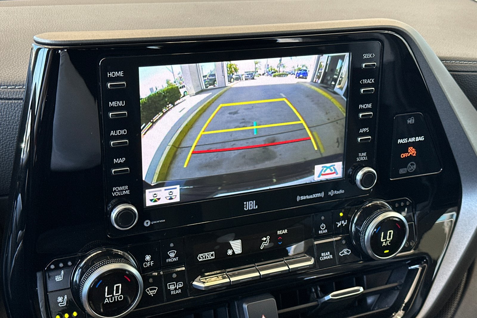 Used 2020 Toyota Highlander Limited FWD image 21