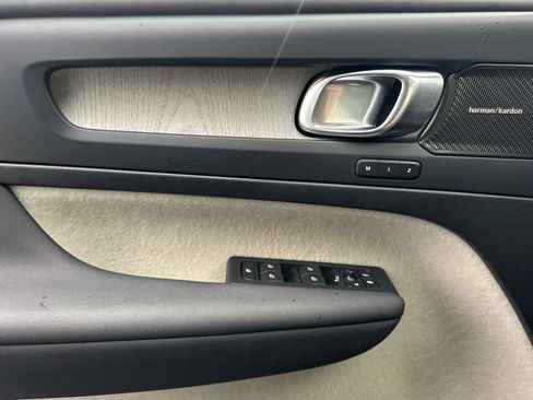 Used 2023 Volvo XC40 B5 Ultimate w/ Protection Package Premier image 14