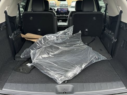 New 2026 Nissan Pathfinder SL image 36