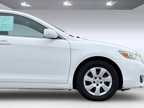 Used 2011 Toyota Camry LE image 31