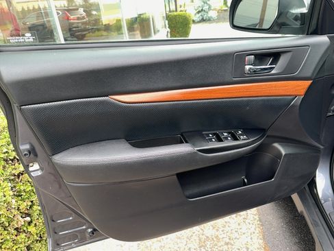 Used 2013 Subaru Outback 2.5i Limited w/ Moonroof Pkg AWD/4WD image 18