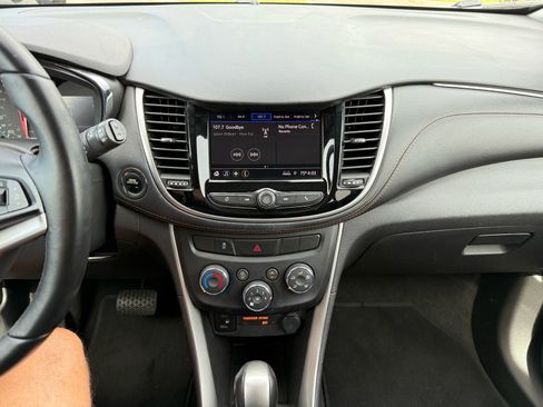 Used 2020 Chevrolet Trax LT w/ Driver Confidence Package FWD image 18