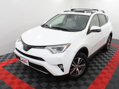 Used 2016 Toyota RAV4 XLE w/ Convenience Package AWD/4WD image 4